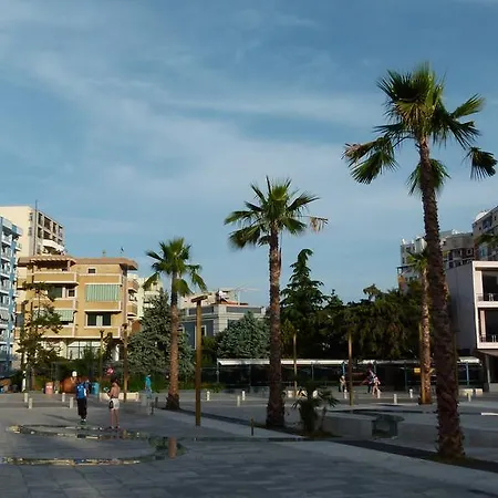Hostel Durres Хостел *